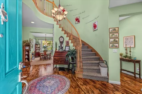Entry Way - 253 W Shasta Ave, Ripon, CA 95366 photo 3 of 12