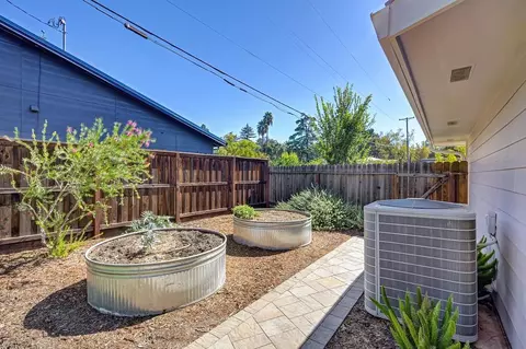 Exterior - 375 W 8th St, Davis, CA 95616 photo 11 of 15