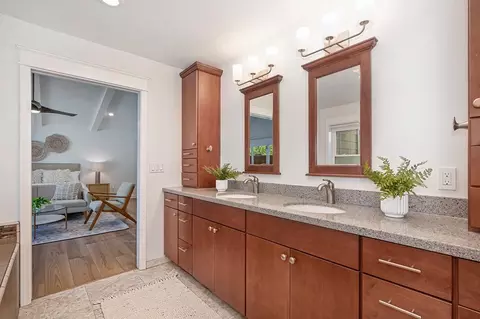 Bath - 375 W 8th St, Davis, CA 95616 photo 2 of 3