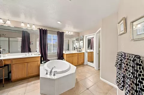 Bath - 1530 Calhoun Ave, Ripon, CA 95366 photo 3 of 4