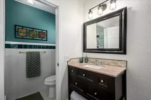 Bath - 1109 Mcarthur Ave, Winters, CA 95694 photo 2 of 3