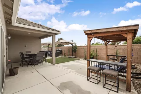 Exterior - 936 Hogan Rd, Galt, CA 95632 photo 7 of 9