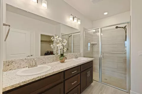 Bath - 936 Hogan Rd, Galt, CA 95632 photo 1 of 3