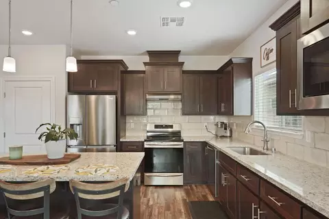 Kitchen - 936 Hogan Rd, Galt, CA 95632 photo 3 of 5
