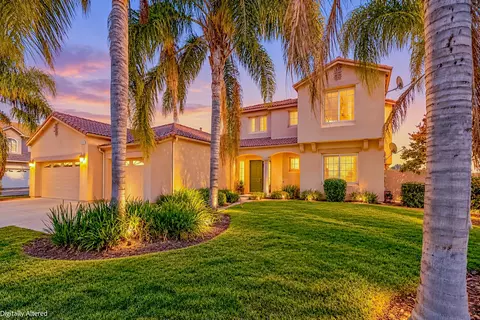 8185 Lake Shore Dr, Chowchilla, CA 93610