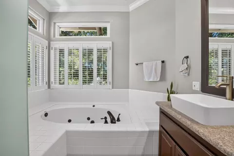 Bath - 3032 Valasstrada Ct, Carmichael, CA 95608 photo 3 of 7