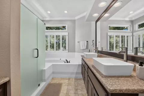Bath - 3032 Valasstrada Ct, Carmichael, CA 95608 photo 2 of 7