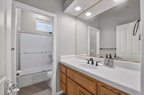 Bath - 3032 Valasstrada Ct, Carmichael, CA 95608 photo 5 of 7
