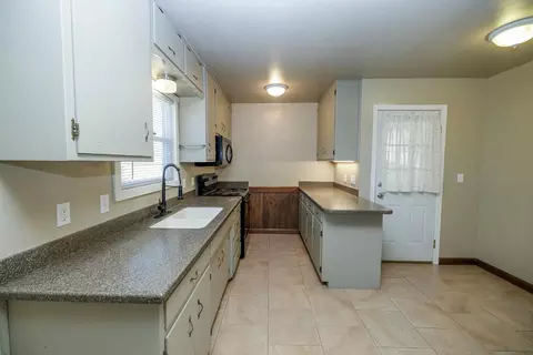 Kitchen - 917 Whittier, Modesto, CA 95350 photo 2 of 3
