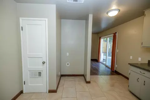 Entry Way - 917 Whittier, Modesto, CA 95350 photo 2 of 2