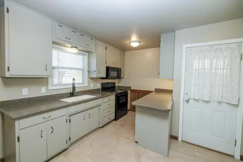 Kitchen - 917 Whittier, Modesto, CA 95350 photo 3 of 3