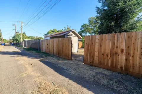 Exterior - 917 Whittier, Modesto, CA 95350 photo 13 of 16