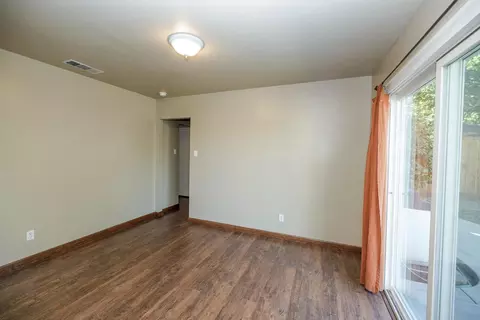 Living - 917 Whittier, Modesto, CA 95350 photo 3 of 6