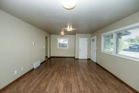 Living - 917 Whittier, Modesto, CA 95350 photo 2 of 6