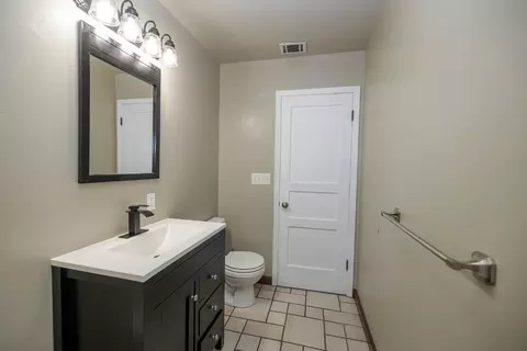 Bath - 917 Whittier, Modesto, CA 95350 photo 3 of 3