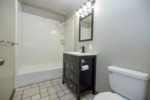 Bath - 917 Whittier, Modesto, CA 95350 photo 1 of 3