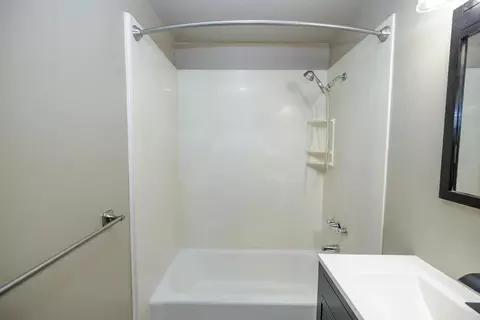Bath - 917 Whittier, Modesto, CA 95350 photo 2 of 3
