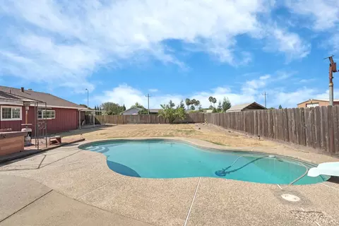 Exterior - 12123 Weigum Rd, Lodi, CA 95240 photo 5 of 10