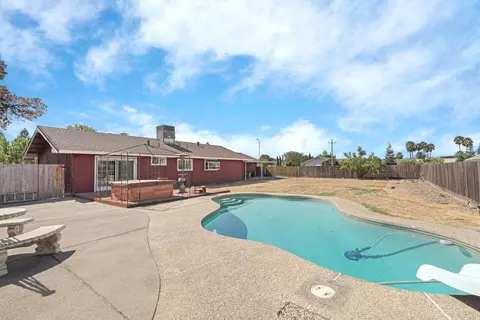 Exterior - 12123 Weigum Rd, Lodi, CA 95240 photo 4 of 10