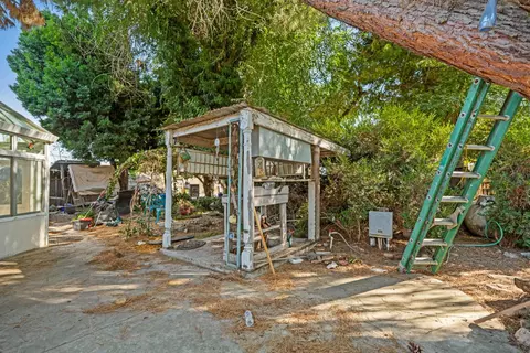Exterior - 6910 E Lathrop Rd, Manteca, CA 95336 photo 5 of 33
