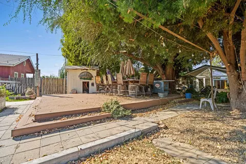 Exterior - 6910 E Lathrop Rd, Manteca, CA 95336 photo 10 of 33