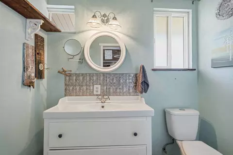 Bath - 6910 E Lathrop Rd, Manteca, CA 95336 photo 4 of 6