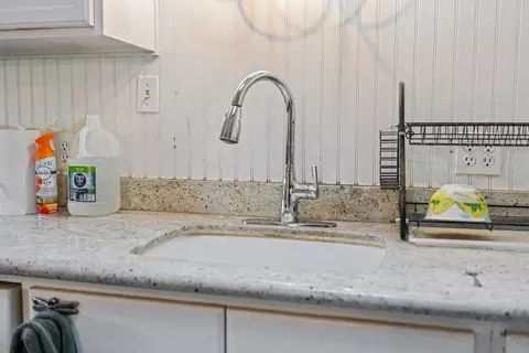 Kitchen - 6910 E Lathrop Rd, Manteca, CA 95336 photo 5 of 10