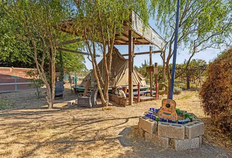 Exterior - 6910 E Lathrop Rd, Manteca, CA 95336 photo 15 of 33