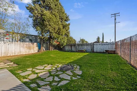 Exterior - 6910 E Lathrop Rd, Manteca, CA 95336 photo 26 of 33