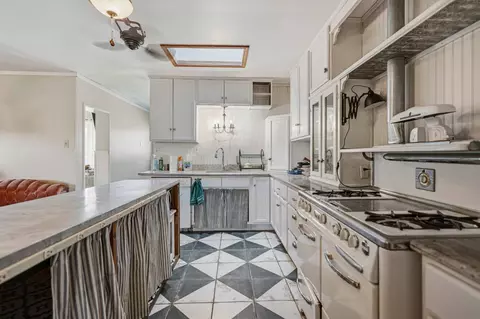 Kitchen - 6910 E Lathrop Rd, Manteca, CA 95336 photo 3 of 10