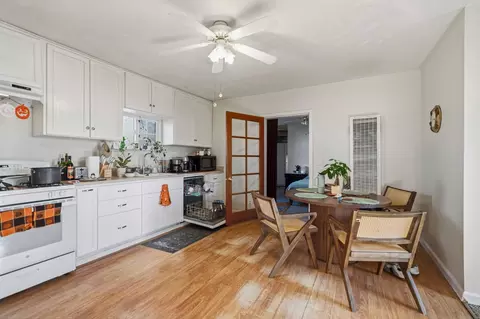 Kitchen - 6910 E Lathrop Rd, Manteca, CA 95336 photo 6 of 10