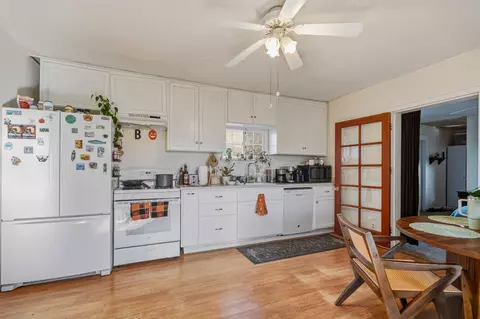 Kitchen - 6910 E Lathrop Rd, Manteca, CA 95336 photo 9 of 10