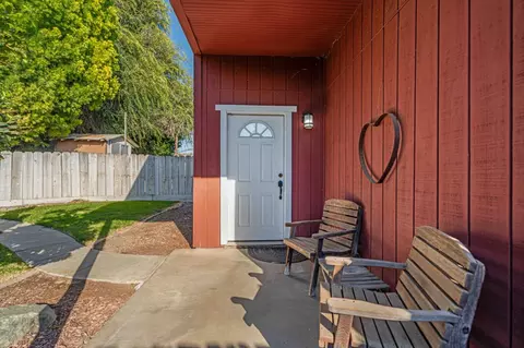 Exterior - 6910 E Lathrop Rd, Manteca, CA 95336 photo 21 of 33