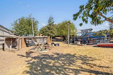 Exterior - 6910 E Lathrop Rd, Manteca, CA 95336 photo 14 of 33