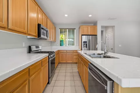 Kitchen - 2640 Ancestry St, Manteca, CA 95337 photo 3 of 5