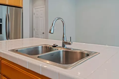 Kitchen - 2640 Ancestry St, Manteca, CA 95337 photo 4 of 5