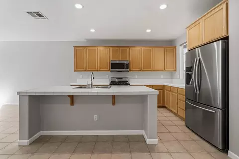 Kitchen - 2640 Ancestry St, Manteca, CA 95337 photo 2 of 5