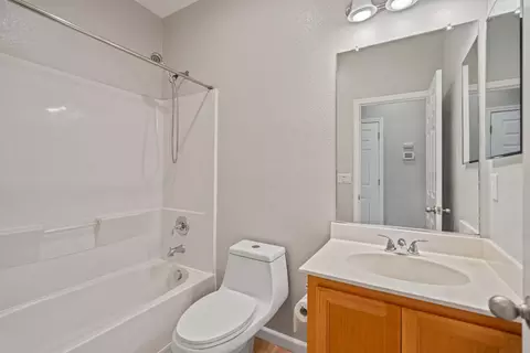 Bath - 2640 Ancestry St, Manteca, CA 95337 photo 1 of 4