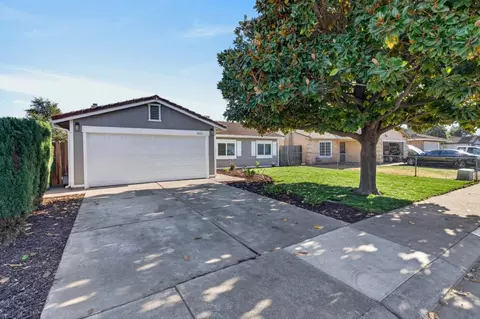 8762 Lansdowne Dr, Stockton, CA 95210