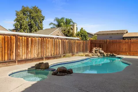 Exterior - 1881 Thomas Dehaven Ln, Tracy, CA 95376 photo 3 of 7