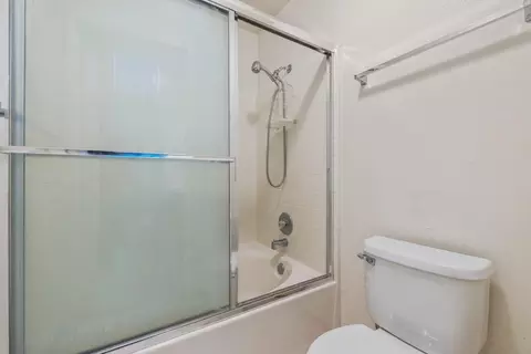 Bath - 1881 Thomas Dehaven Ln, Tracy, CA 95376 photo 3 of 3