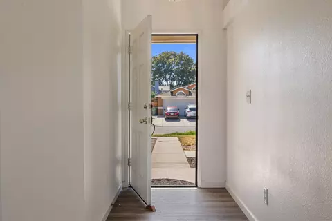 Entry Way - 1881 Thomas Dehaven Ln, Tracy, CA 95376 photo 2 of 7