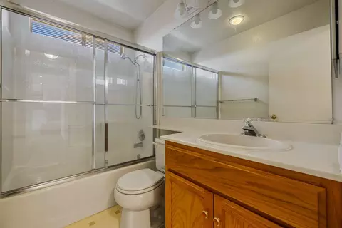 Bath - 1881 Thomas Dehaven Ln, Tracy, CA 95376 photo 1 of 3