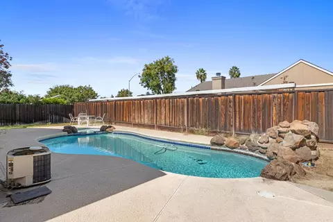 Exterior - 1881 Thomas Dehaven Ln, Tracy, CA 95376 photo 4 of 7