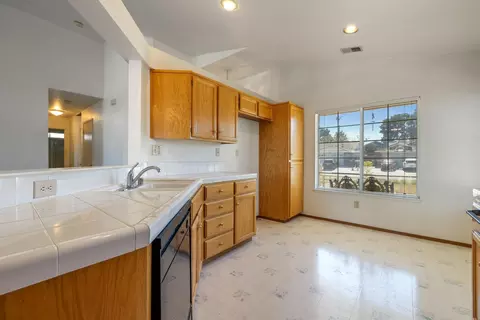 Kitchen - 1881 Thomas Dehaven Ln, Tracy, CA 95376 photo 1 of 4