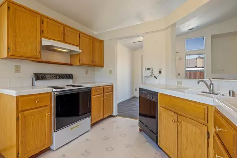 Kitchen - 1881 Thomas Dehaven Ln, Tracy, CA 95376 photo 4 of 4