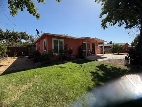 Exterior - 802 Wheatley, Modesto, CA 95351 photo 6 of 10