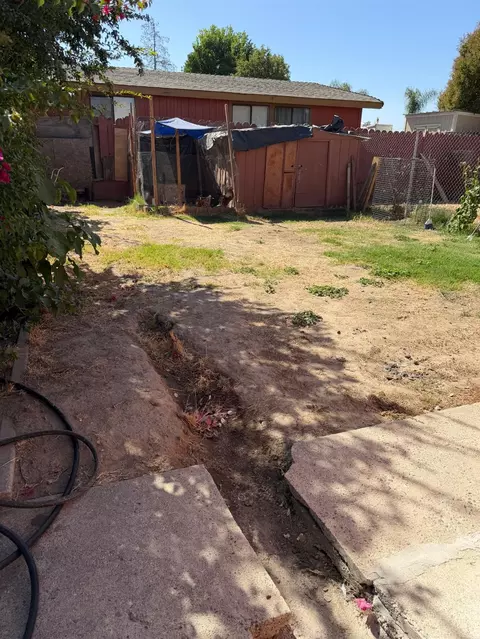 Exterior - 802 Wheatley, Modesto, CA 95351 photo 8 of 10