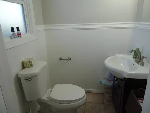 Bath - 1869 2nd St, Atwater, CA 95301 photo 3 of 3