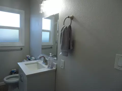Bath - 1869 2nd St, Atwater, CA 95301 photo 2 of 3